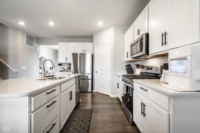 6061 Granby Drive, Whitestown, IN 46075