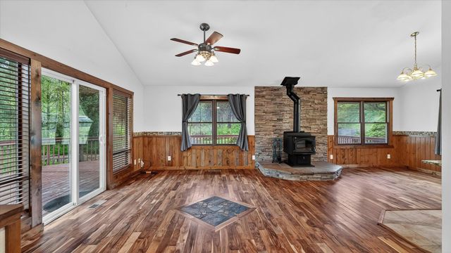 23311 N Crescent Rd, Chattaroy, WA 99003