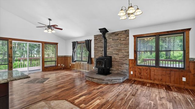 23311 N Crescent Rd, Chattaroy, WA 99003