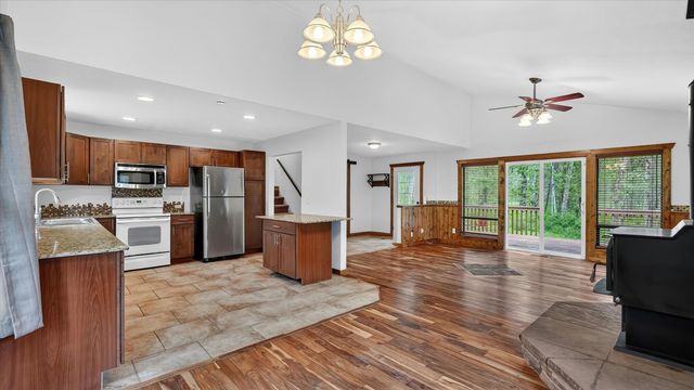 23311 N Crescent Rd, Chattaroy, WA 99003