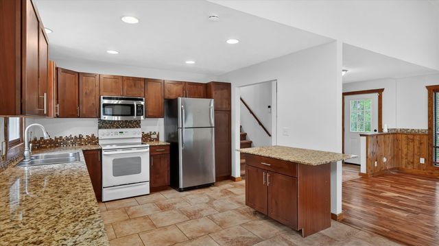 23311 N Crescent Rd, Chattaroy, WA 99003
