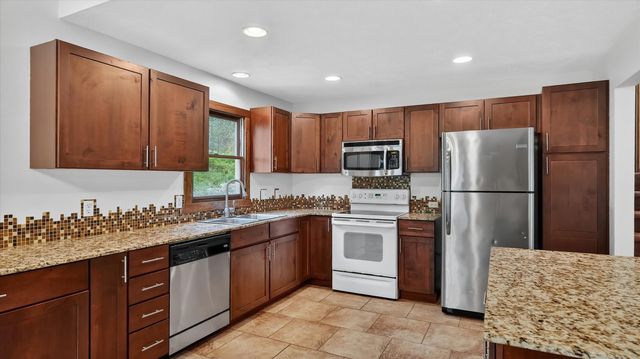 23311 N Crescent Rd, Chattaroy, WA 99003
