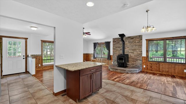 23311 N Crescent Rd, Chattaroy, WA 99003