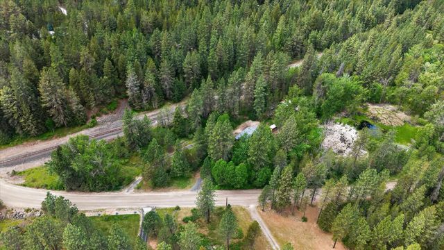 23311 N Crescent Rd, Chattaroy, WA 99003