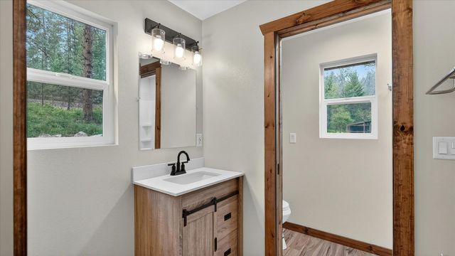 23311 N Crescent Rd, Chattaroy, WA 99003
