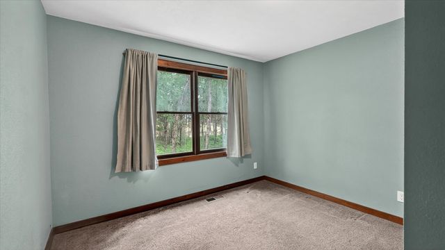 23311 N Crescent Rd, Chattaroy, WA 99003