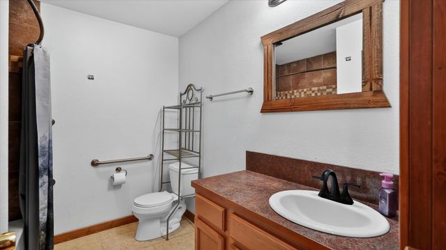 23311 N Crescent Rd, Chattaroy, WA 99003