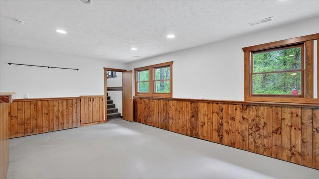 23311 N Crescent Rd, Chattaroy, WA 99003