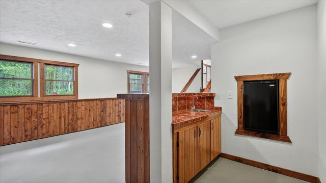 23311 N Crescent Rd, Chattaroy, WA 99003