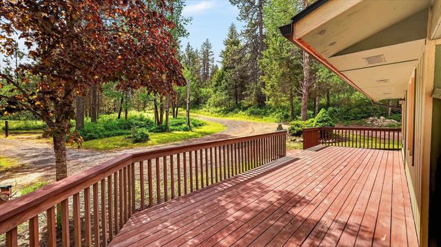 23311 N Crescent Rd, Chattaroy, WA 99003