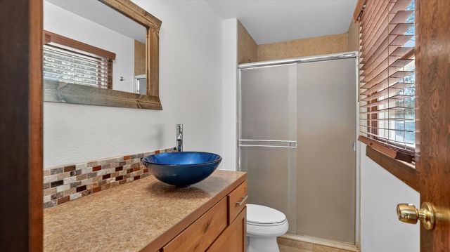 23311 N Crescent Rd, Chattaroy, WA 99003