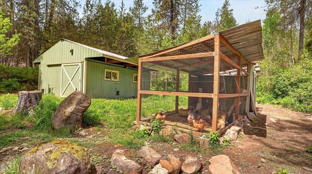 23311 N Crescent Rd, Chattaroy, WA 99003