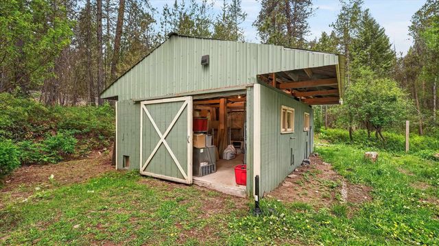 23311 N Crescent Rd, Chattaroy, WA 99003