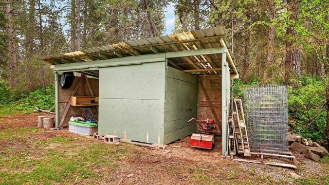 23311 N Crescent Rd, Chattaroy, WA 99003
