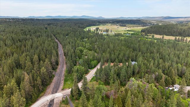23311 N Crescent Rd, Chattaroy, WA 99003