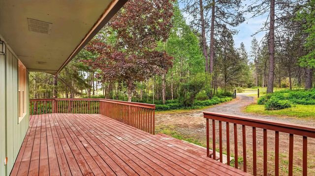 23311 N Crescent Rd, Chattaroy, WA 99003