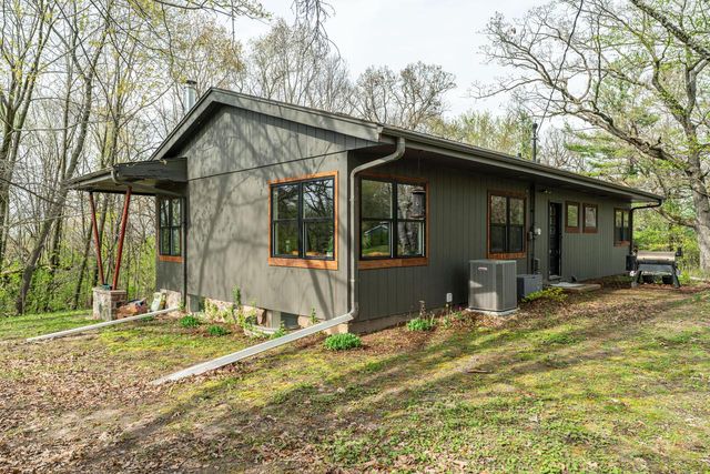 203 Prairie View DRIVE, North Prairie, WI 53153