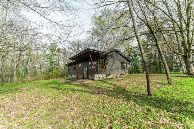 203 Prairie View DRIVE, North Prairie, WI 53153