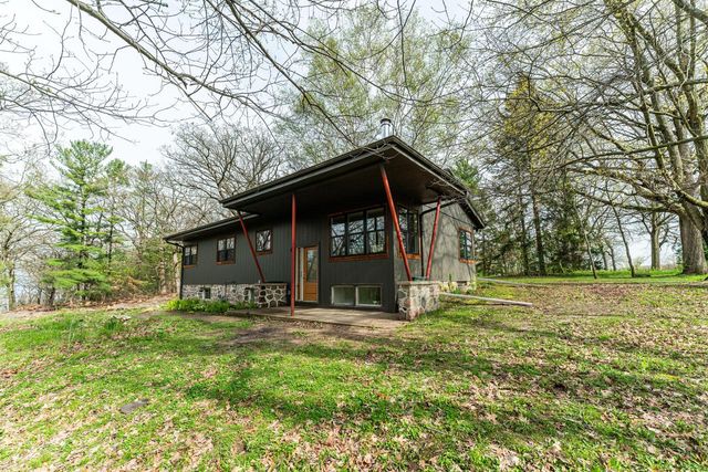 203 Prairie View DRIVE, North Prairie, WI 53153