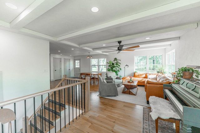 203 Prairie View DRIVE, North Prairie, WI 53153