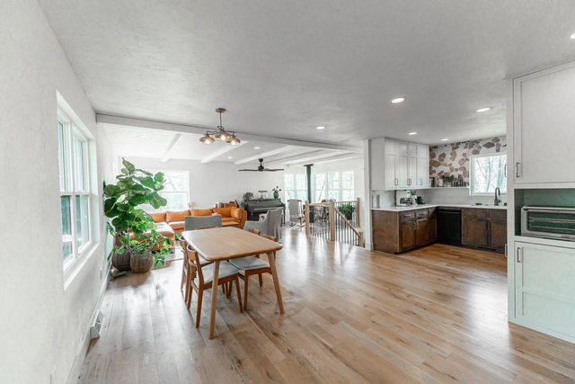 203 Prairie View DRIVE, North Prairie, WI 53153