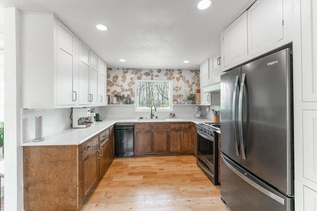203 Prairie View DRIVE, North Prairie, WI 53153