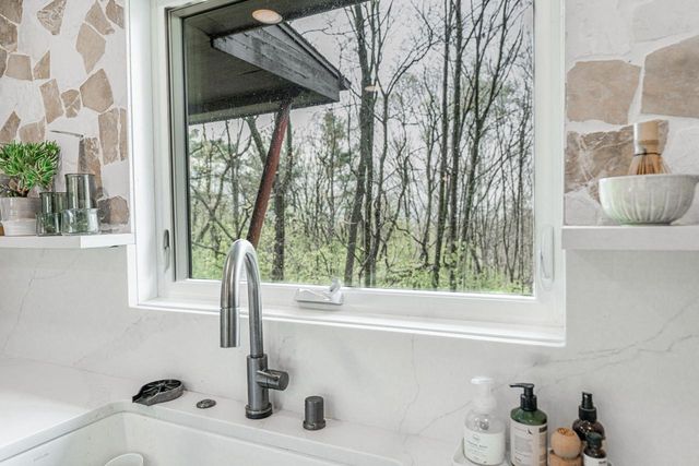 203 Prairie View DRIVE, North Prairie, WI 53153