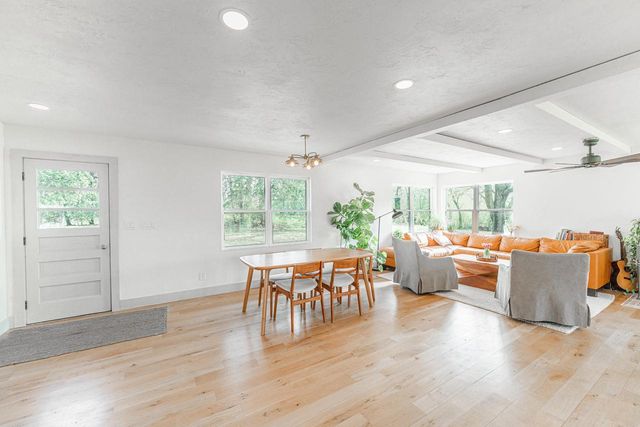 203 Prairie View DRIVE, North Prairie, WI 53153