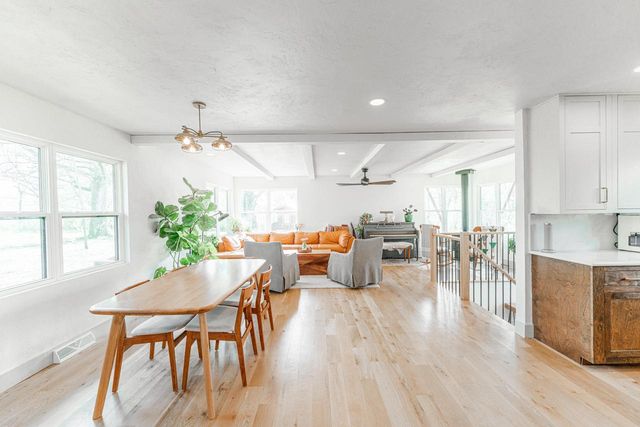 203 Prairie View DRIVE, North Prairie, WI 53153