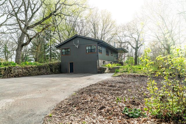 203 Prairie View DRIVE, North Prairie, WI 53153