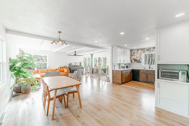 203 Prairie View DRIVE, North Prairie, WI 53153