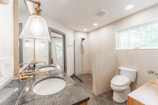 203 Prairie View DRIVE, North Prairie, WI 53153