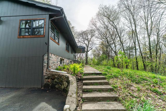 203 Prairie View DRIVE, North Prairie, WI 53153