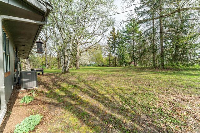 203 Prairie View DRIVE, North Prairie, WI 53153