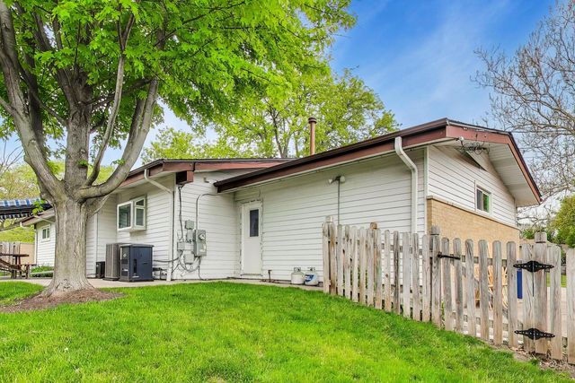 201 E Monroe Avenue, Villa Park, IL 60181