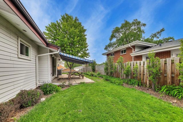 201 E Monroe Avenue, Villa Park, IL 60181