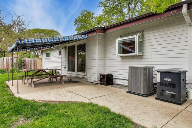 201 E Monroe Avenue, Villa Park, IL 60181
