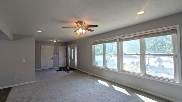 2201 NW Vesper Street, Blue Springs, MO 64015