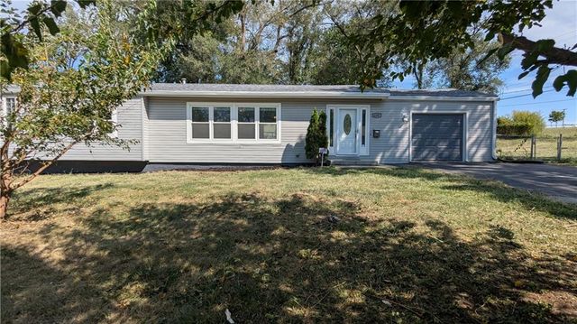 2201 NW Vesper Street, Blue Springs, MO 64015