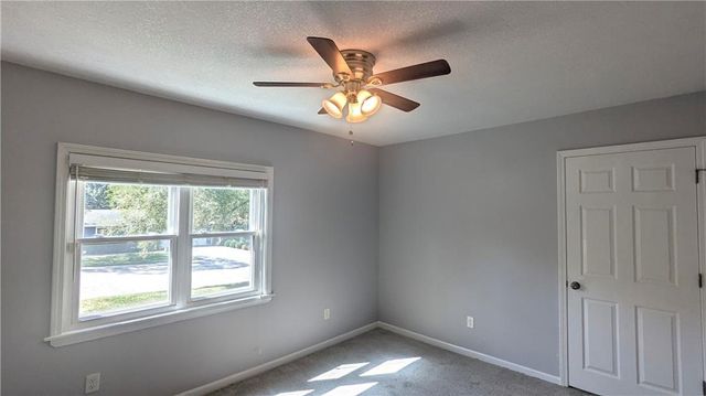 2201 NW Vesper Street, Blue Springs, MO 64015