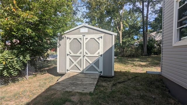 2201 NW Vesper Street, Blue Springs, MO 64015