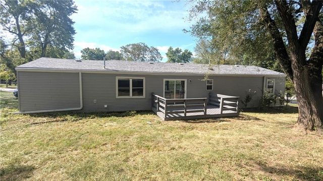 2201 NW Vesper Street, Blue Springs, MO 64015