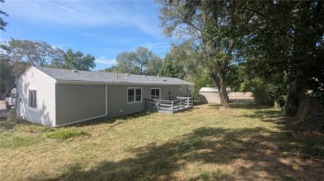 2201 NW Vesper Street, Blue Springs, MO 64015