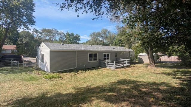 2201 NW Vesper Street, Blue Springs, MO 64015