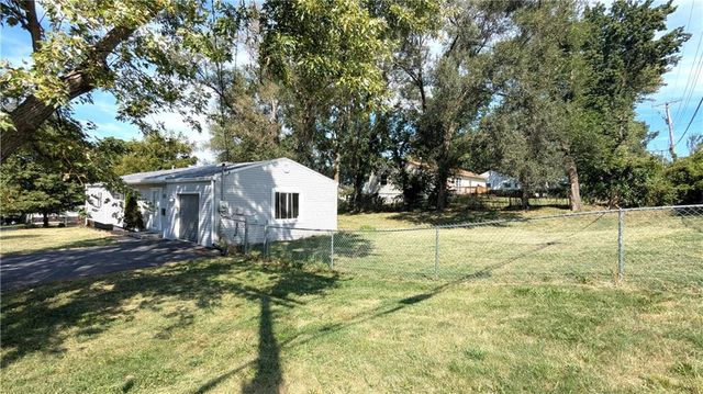 2201 NW Vesper Street, Blue Springs, MO 64015