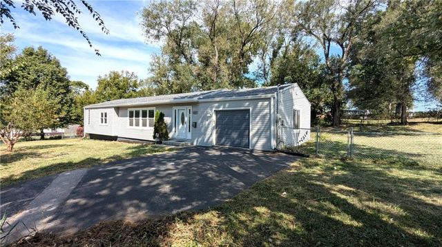 2201 NW Vesper Street, Blue Springs, MO 64015