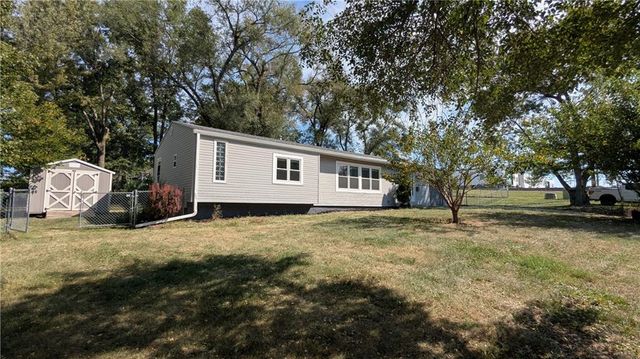 2201 NW Vesper Street, Blue Springs, MO 64015