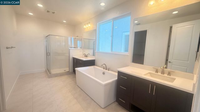 17405 Bushwick Lane, Lathrop, CA 95330