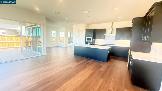 17405 Bushwick Lane, Lathrop, CA 95330