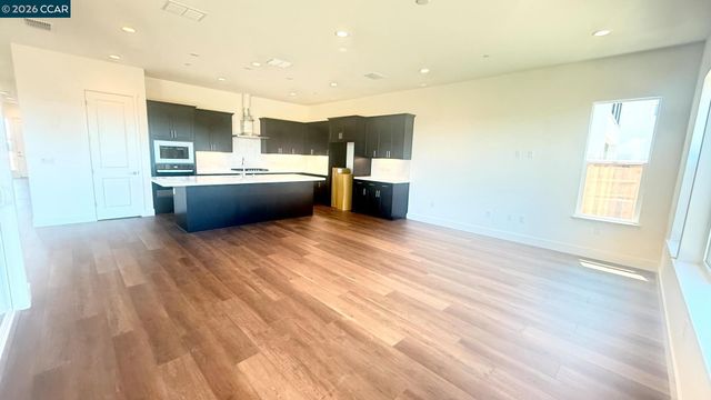17405 Bushwick Lane, Lathrop, CA 95330